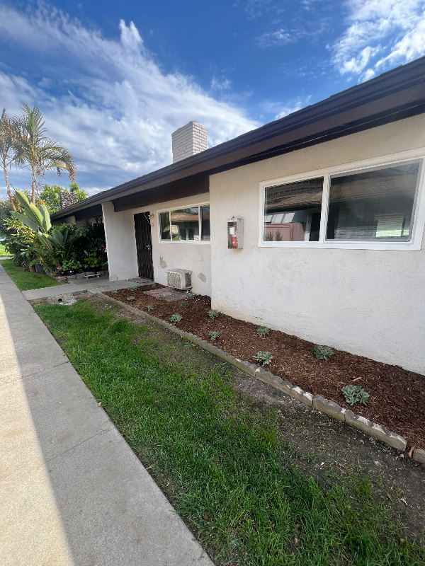 Orange Condo: 1800 E Heim Ave