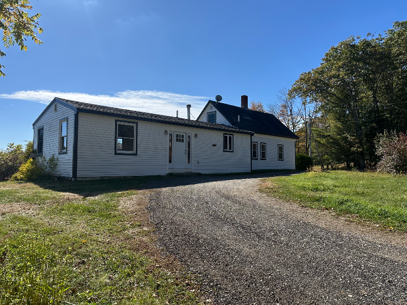 Wiscasset House: 367 Gardiner Rd