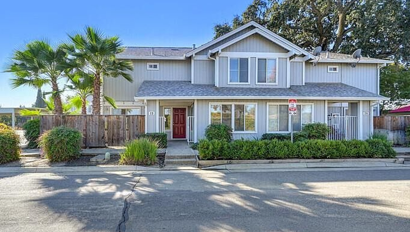 Woodland Townhome: 315 N Cottonwood Street