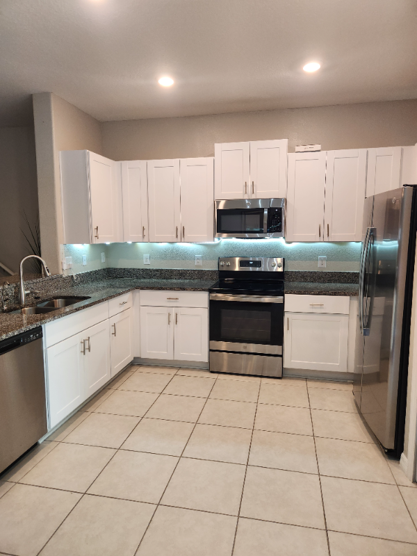 Riverview Townhome: 10488 Shady Preserve Dr