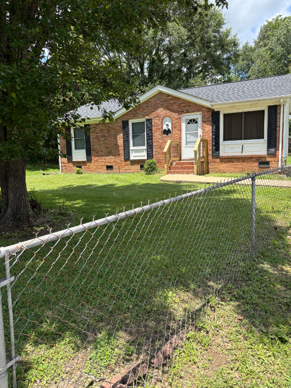 Gastonia House: 2837 Meade Ave