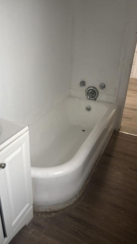 East Cleveland Apartment: 15112 Euclid Ave