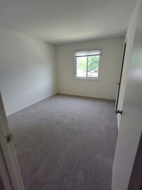 Lynchburg Apartment: 600 Reusens Road