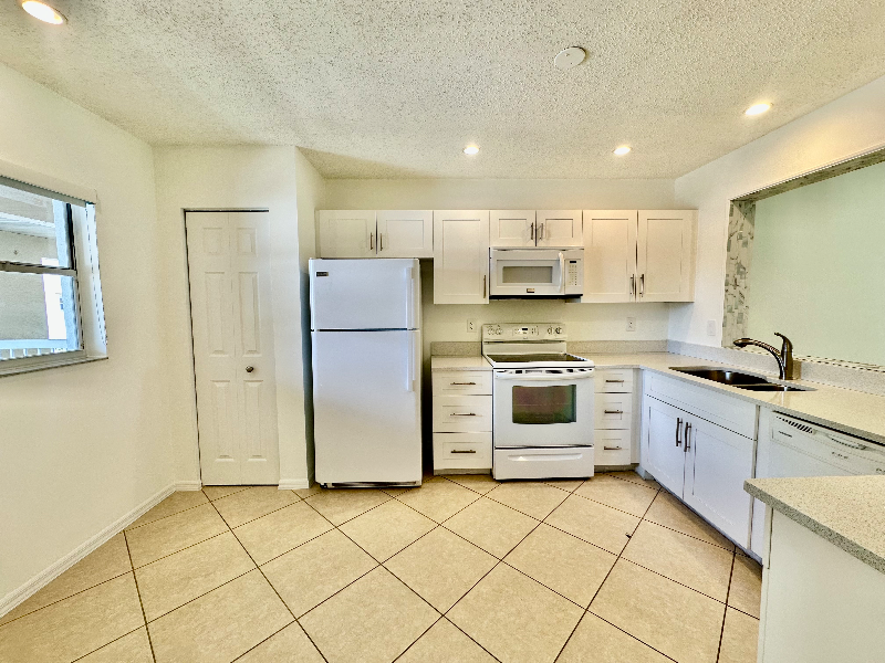 Naples Condo: 709 Landover Cir #202