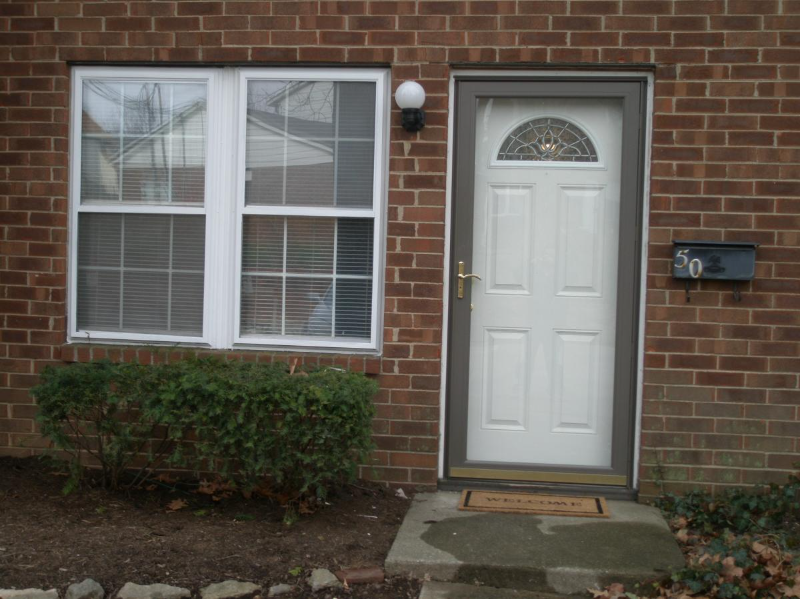 LEXINGTON Townhome: 3500 Warwick Dr