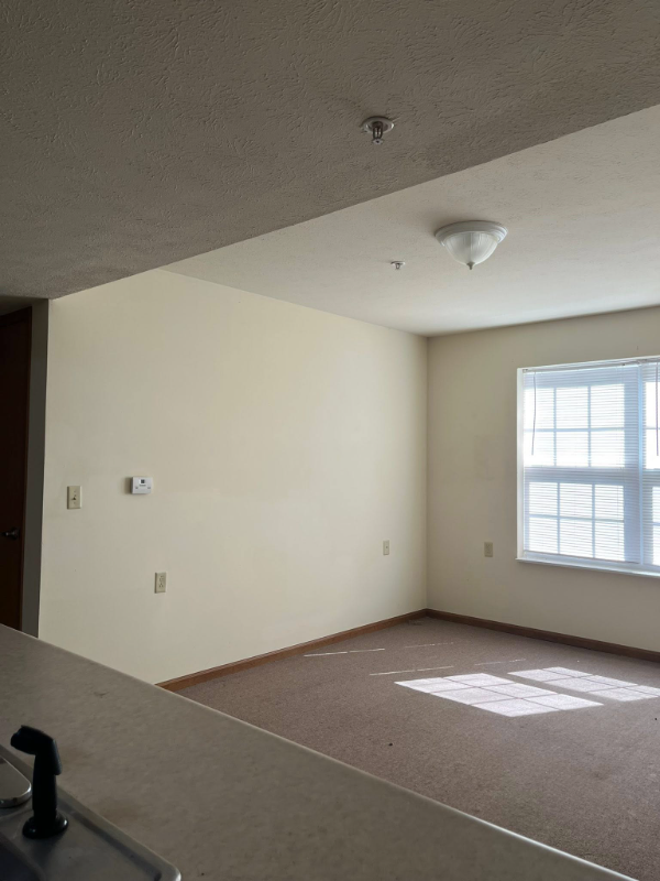 Elkview Apartment: 185 Elk Village Dr