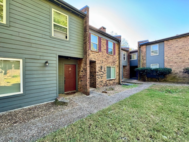 Fayetteville Townhome: 280 S Hill Ave
