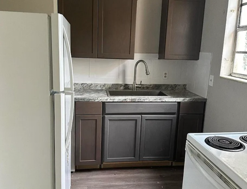 jacksonville House: 112 w 17th