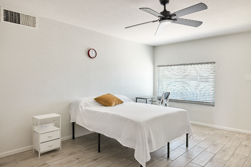 Tempe Single Room: 1630 E 12th St
