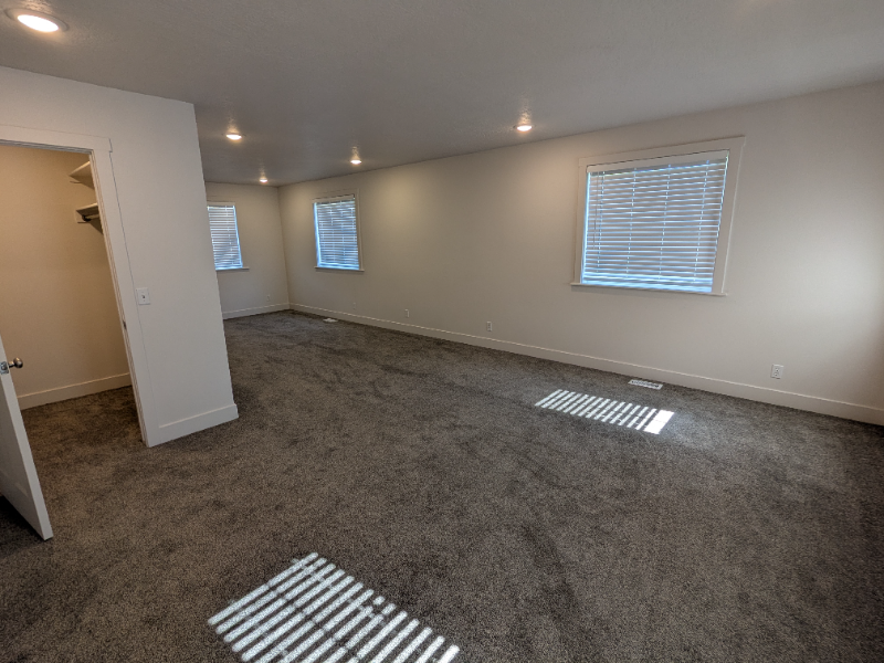 North Logan Single Room: 1760 N 400 E