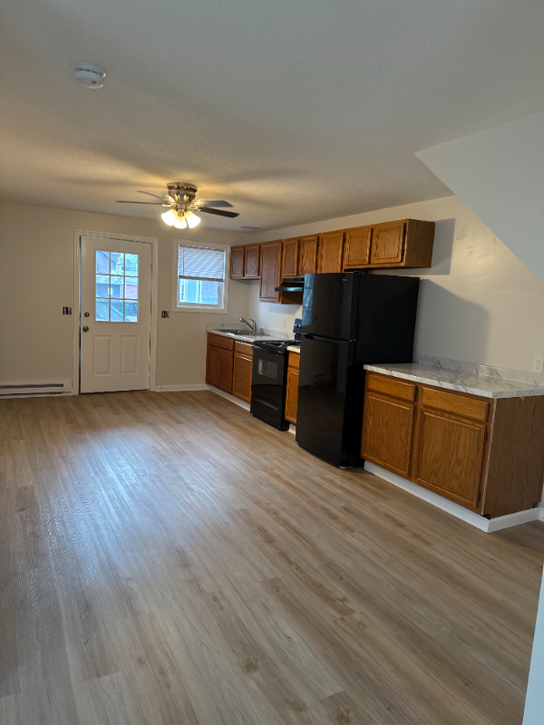 Chicopee Apartment: 337 Montcalm Street