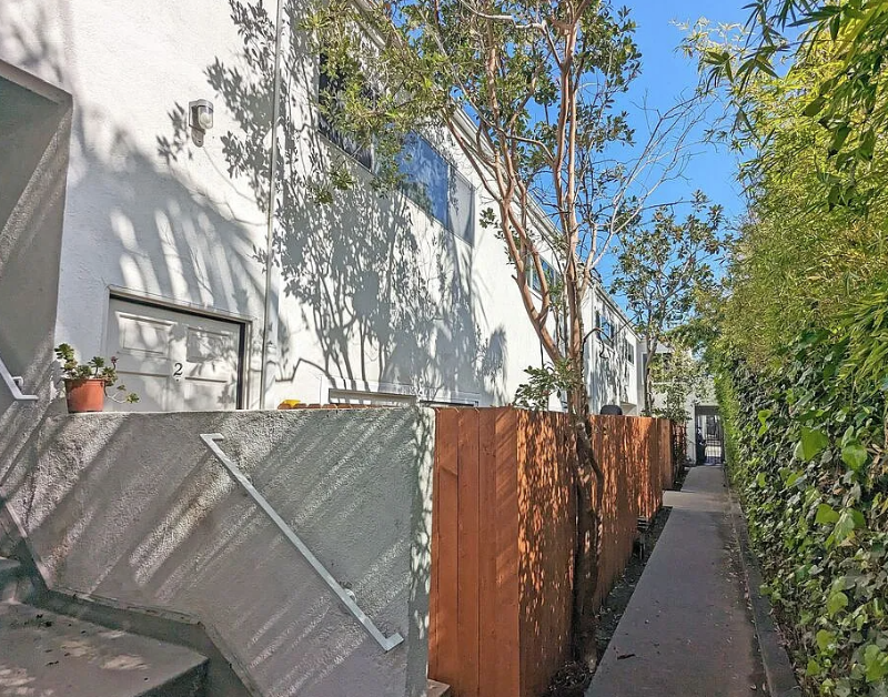 Santa Monica Apartment: 1813 9th Street