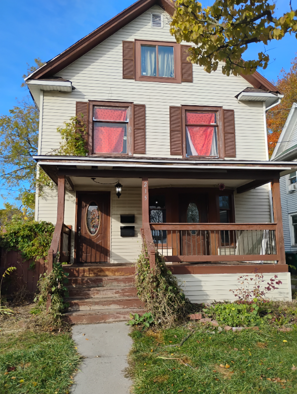 Lansing Apartment: 215 N Butler Blvd