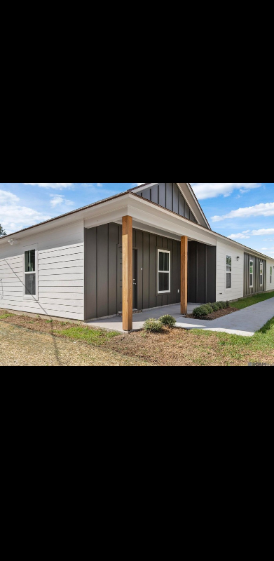Baton Multiplex: 6918 Goya ave