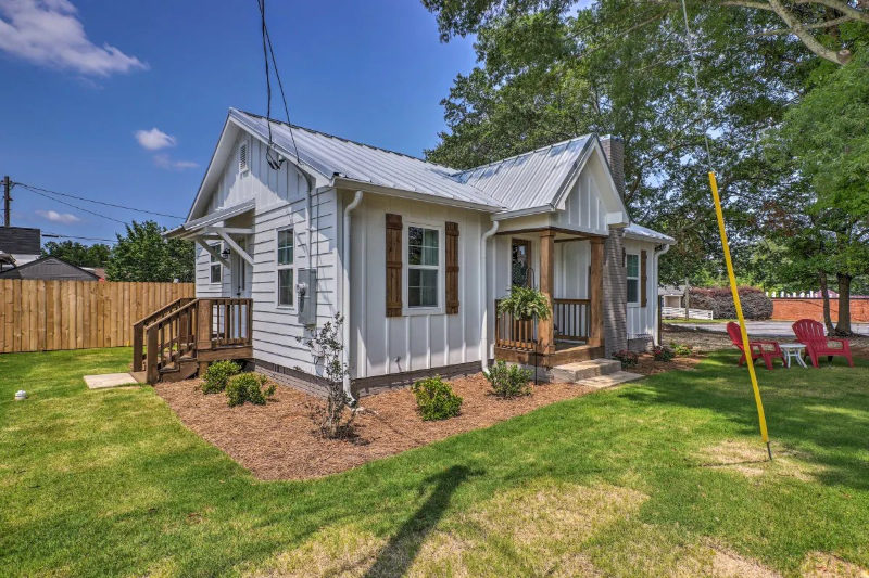 Carrollton House: 107 Robinson Ave