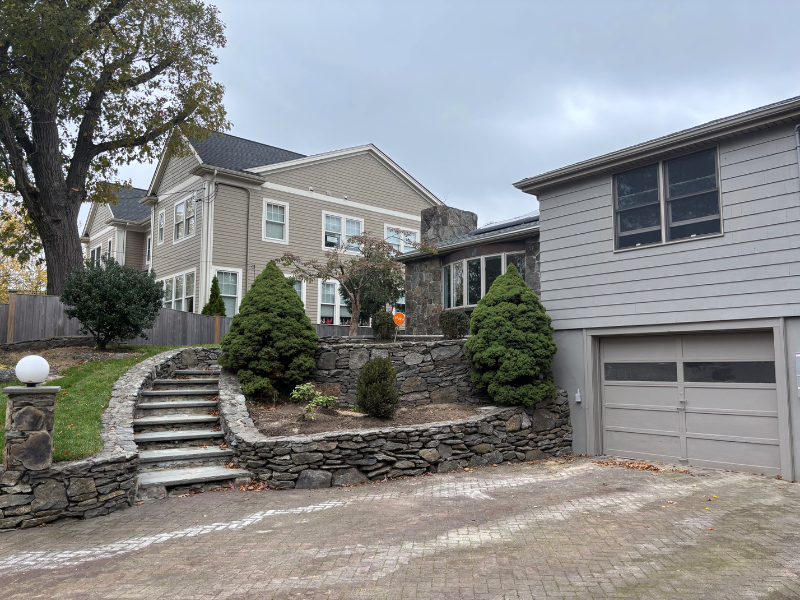 Newton House: 338 Langley Rd