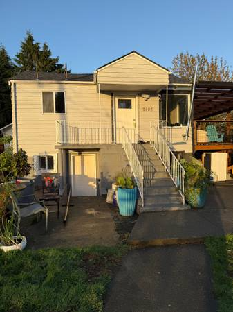 Seattle Apartment: 12405 80th Street South