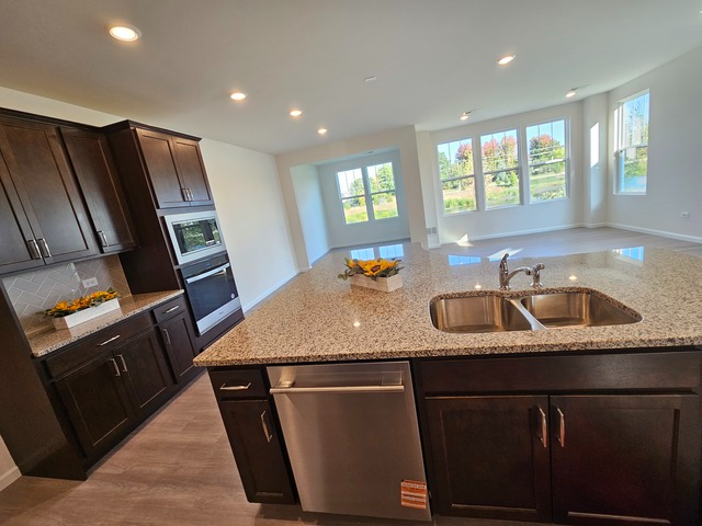 Plainfield Townhome: 24408 W Alexis Lanen