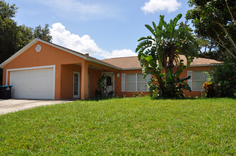 Palm Bay House: 1706 Apache St NE