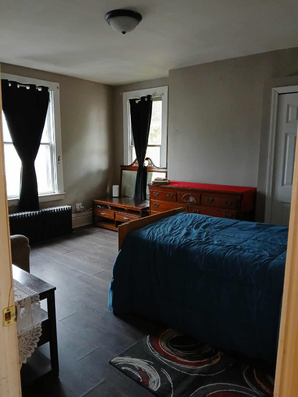 New Kensington Single Room: 869 Kenneth Ave