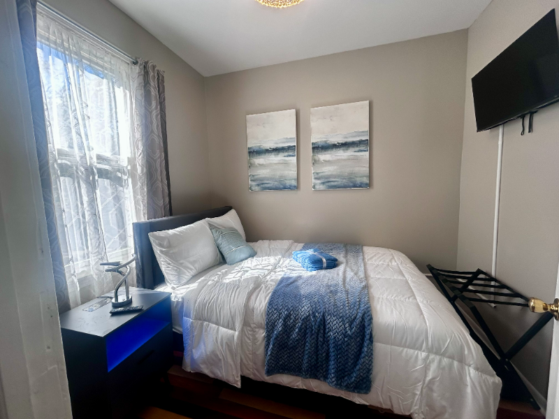 Chicago Apartment: 7353 S. Kenwood Avenue