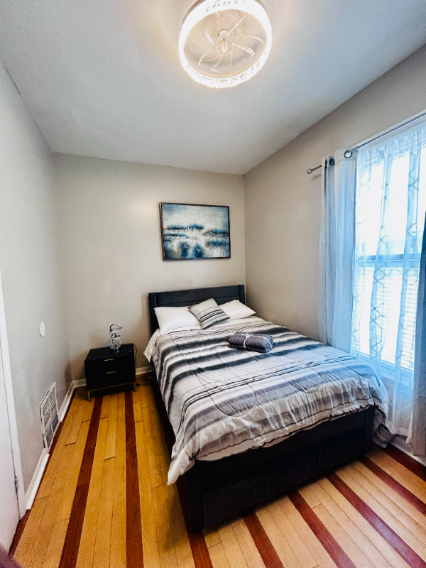 Chicago Single Room: 7353 S. Kenwood Avenue