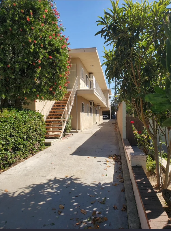 GLENDALE Apartment: 1128 RAYMOND AVENUE