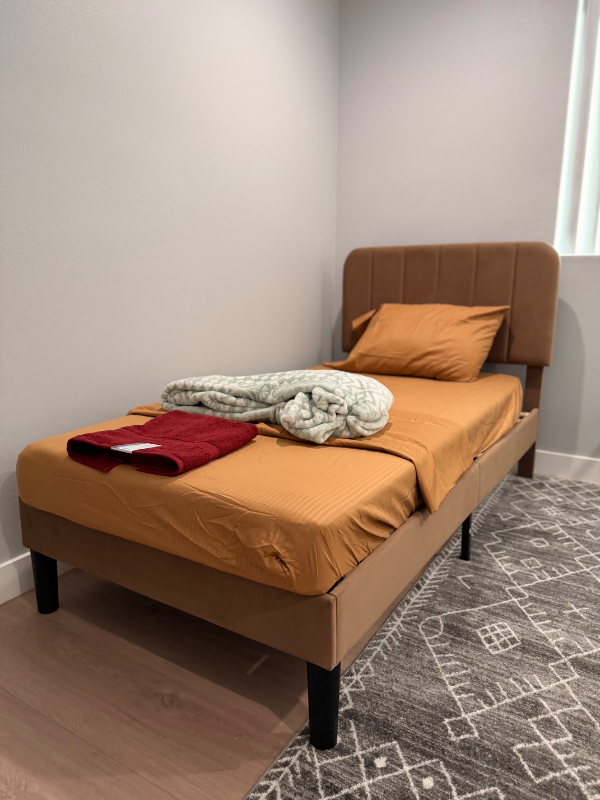 Los Angeles Single Room: 1265 E Adams Boulvedard