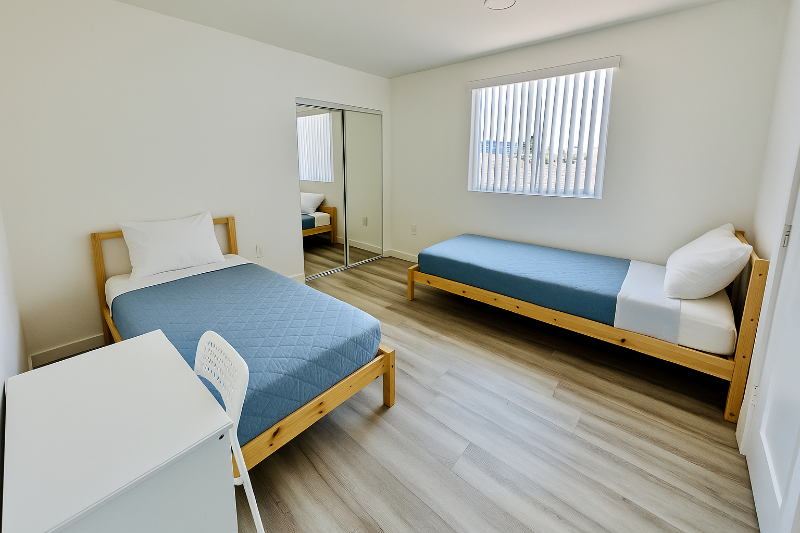 Los Angeles Single Room: 215 E 29th Street
