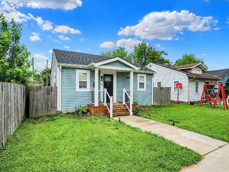 Indianapolis House: 1641 Iowa St