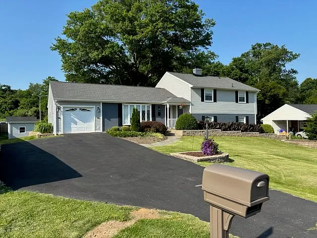 Olney House: 19532 Olney Mill Rd