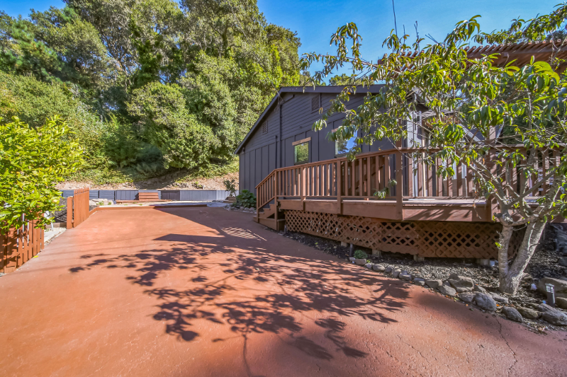 Aptos House: 610 Nestora ave