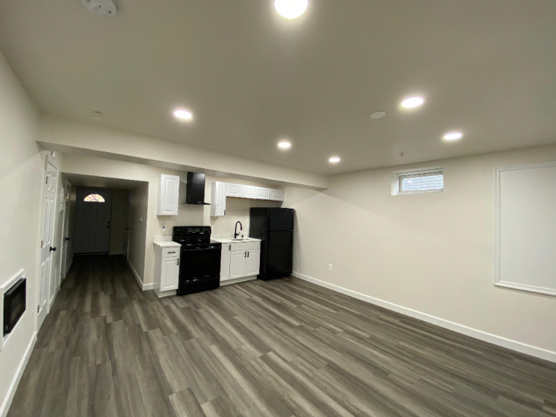 Glen Burnie House: 353 Daleview Dr