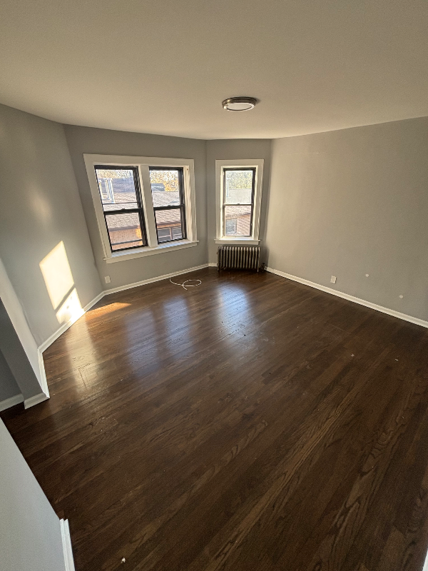 Chicago Apartment: 7657 s Coles