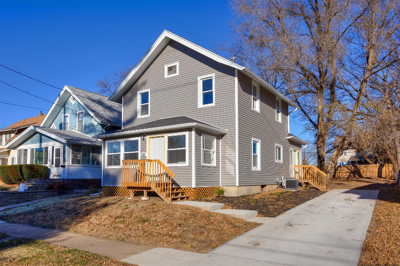 Des Moines House: 1332 E Sheridan Ave
