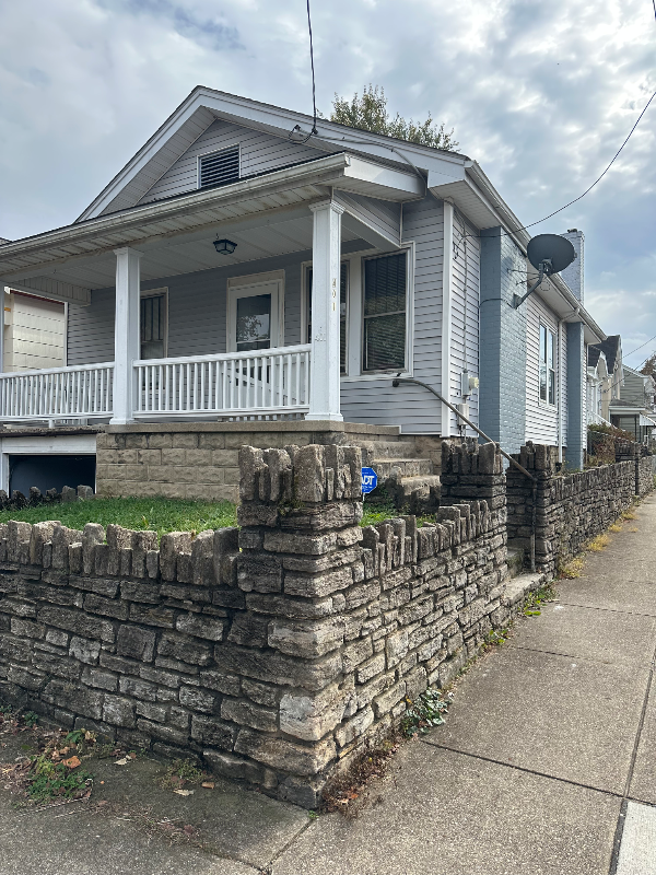 Covington House: 401 E 15th St