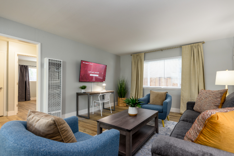 Redwood City Townhome: 1176 King St.