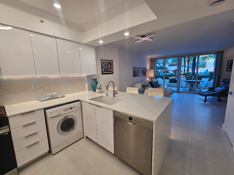 Hollywood Condo: 2501 S Ocean Dr