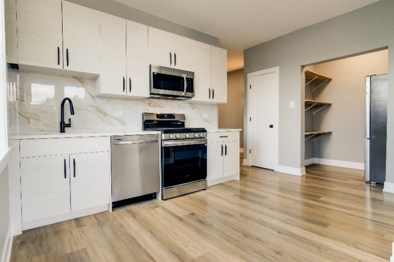 Chicago Apartment: 3422 W Dickens Ave