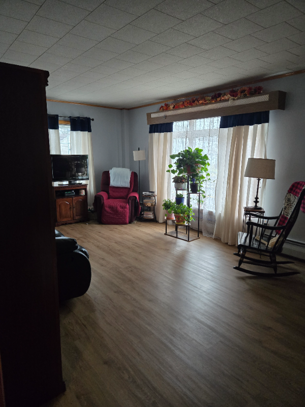 Millbury Single Room: 17 Canal St