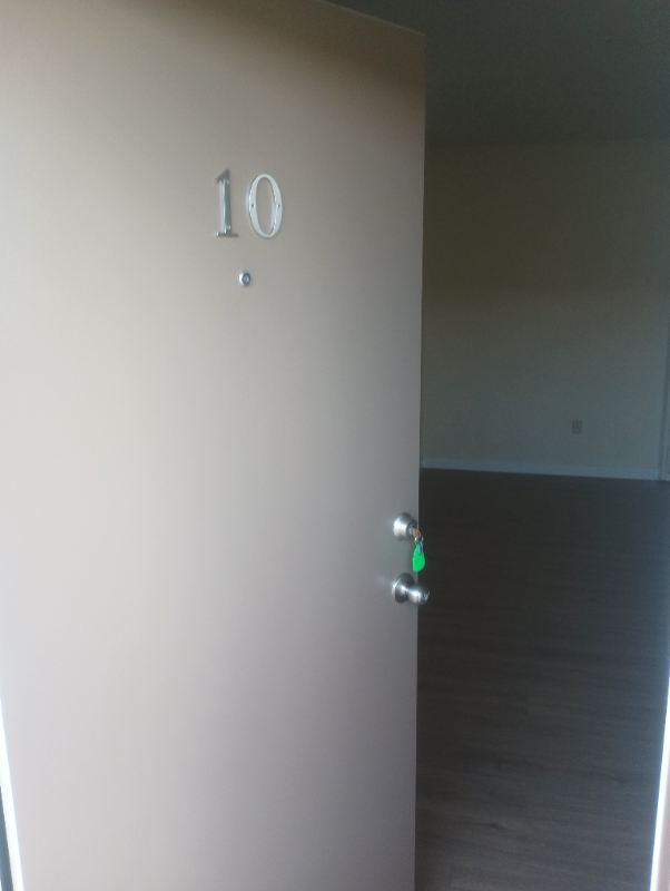 Riverside Apartment: 9415 California Ave