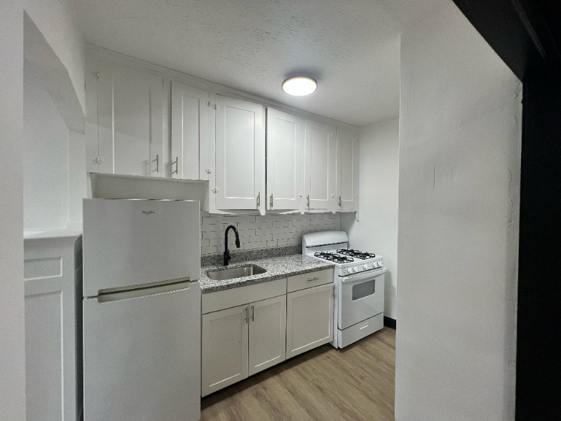 Lakewood Apartment: 1411 Roycroft Ave