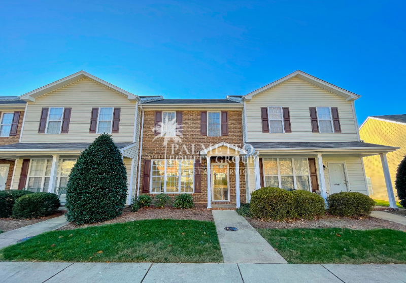 Greensboro House: 4445 Baylor St