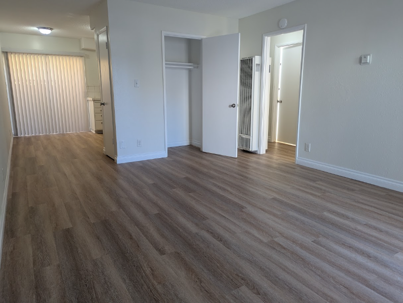 Oxnard Apartment: 216 Melrose Dr.