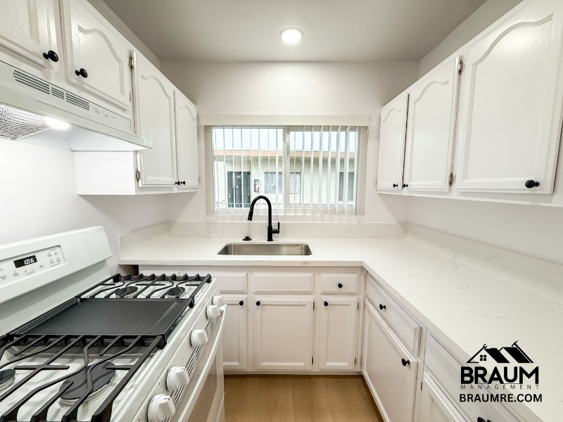 North Hollywood Apartment: 4636 Laurel Cyn