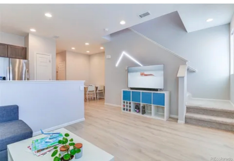 Denver Townhome: 16059 E Elk Dr