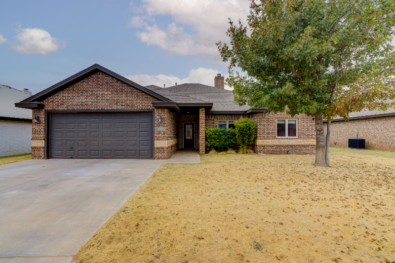 Shallowater House: 803 Ave S