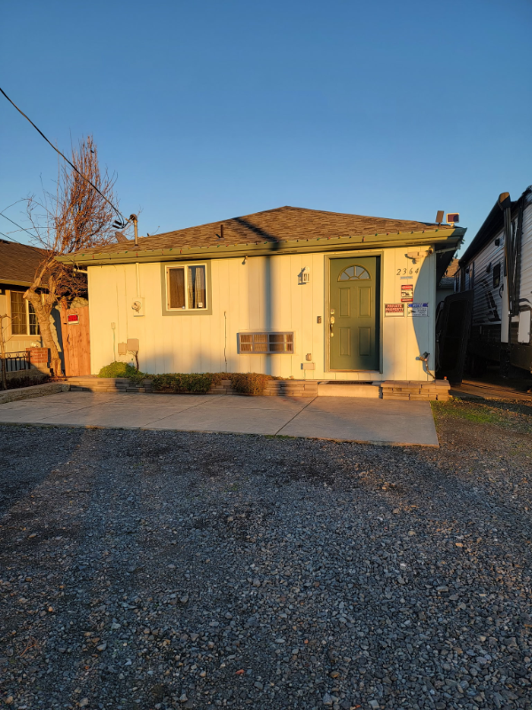 Medford House: 2364 Howard Ave
