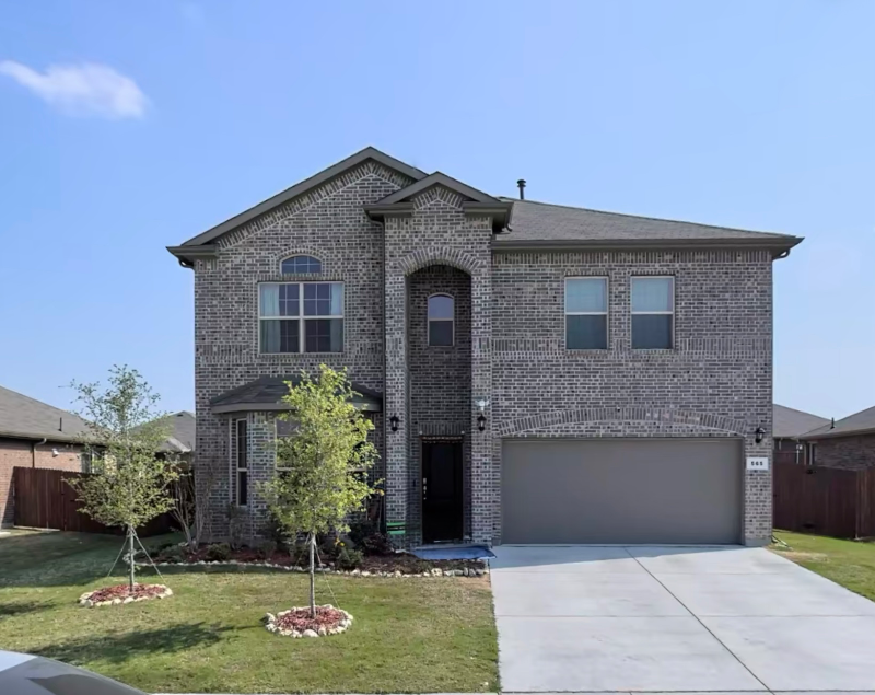Saginaw House: 565 Lindisfarne lane