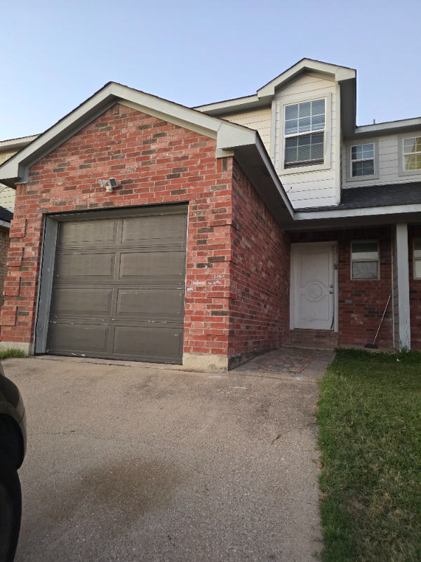 Fort Worth House: 3325 Hanger Avenue